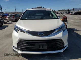 2021 Toyota Sienna XLE with VIN 5TDYRKEC2MS027386, listed as a Copart auction lot 47800305 with 56,000 mi miles and Salvage Title. Bid and sale history available at DreamBid. Image 5.