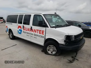 2023 Chevrolet Express Passenger LS z VIN 1GAZGNFP6P1205159, wystawiony jako Copart lot #54216095 z przebiegiem 33 752 mil mil oraz Szkoda całkowita • Salvage title. Historia ofert i sprzedaży dostępna na DreamBid. Obrazek 4.