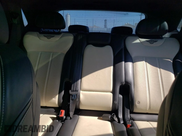 2018 Bentley Bentayga Signature z VIN SJAAC4ZV9JC020797, wystawiony jako Copart lot #72076174 z przebiegiem 78 619 mil mil oraz Szkoda całkowita • Salvage title. Historia ofert i sprzedaży dostępna na DreamBid. Obrazek 10.