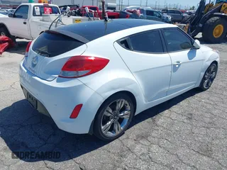 2015 Hyundai Veloster z VIN KMHTC6AD5FU231224, wystawiony jako IAAI lot #41944186 z przebiegiem 103 124 mil mil oraz . Historia ofert i sprzedaży dostępna na DreamBid. Obrazek 4.