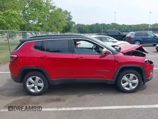 2018 Jeep Compass Latitude с VIN 3C4NJDBB7JT223360, выставлен на аукционе IAAI как лот 42406279 с пробегом 15 410 миль миль и . История ставок и продаж доступна на DreamBid. Изображение 13.
