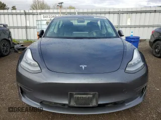2021 Tesla Model 3 Standard Range Plus z VIN 5YJ3E1EA6MF838465, wystawiony jako Copart lot #55296995 z przebiegiem 81 661 mil mil oraz Czysty tytuł • Clean title. Historia ofert i sprzedaży dostępna na DreamBid. Obrazek 5.