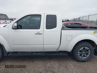 2017 Nissan Frontier SV z VIN 1N6AD0CU6HN771615, wystawiony jako IAAI lot #41552941 z przebiegiem 120 919 mil mil oraz . Historia ofert i sprzedaży dostępna na DreamBid. Obrazek 14.