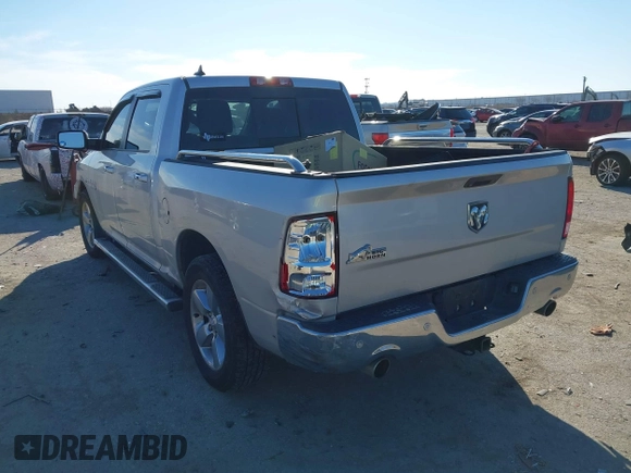 2015 Ram 1500 Lone Star z VIN 1C6RR6LT0FS500850, wystawiony jako IAAI lot #41273883 z przebiegiem 120 178 mil mil oraz . Historia ofert i sprzedaży dostępna na DreamBid. Obrazek 3.