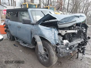 2023 Ford Bronco z VIN 1FMEE5BP2PLC08268, wystawiony jako IAAI lot #41207041 z przebiegiem 10 241 mil mil oraz . Historia ofert i sprzedaży dostępna na DreamBid. Obrazek 1.