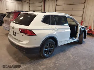 2022 Volkswagen Tiguan SE with VIN 3VV2B7AX4NM077645, listed as a IAAI auction lot 41441603 with 31,782 mi miles. Bid and sale history available at carsss.com. Image 4.