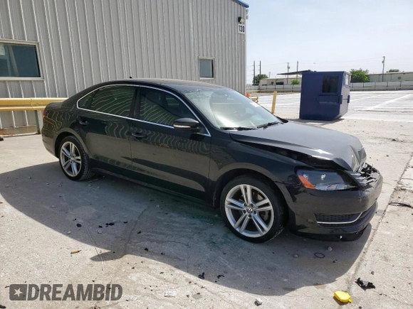 2014 Volkswagen Passat SE z VIN 1VWBN7A35EC066557, wystawiony jako Copart lot #57065545 z przebiegiem 112 154 mil mil oraz Szkoda całkowita • Salvage title. Historia ofert i sprzedaży dostępna na DreamBid. Obrazek 4.