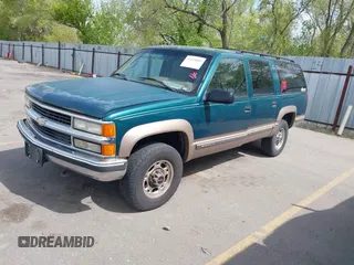 1995 Chevrolet Suburban with VIN 1GNGK26N9SJ397588, listed as a IAAI auction lot 42114009 with 238,914 mi miles. Bid and sale history available at carsss.com. Image 2.