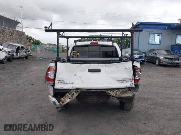 2010 Toyota Tacoma PreRunner z VIN 3TMJU4GN8AM103120, wystawiony jako IAAI lot #42226797 z przebiegiem 237 153 mil mil oraz . Historia ofert i sprzedaży dostępna na DreamBid. Obrazek 17.