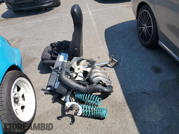 1990 Mazda MX-5 Miata z VIN JM1NA3515L0116370, wystawiony jako Copart lot #62568904 z przebiegiem 175 230 mil mil oraz Szkoda całkowita • Salvage title. Historia ofert i sprzedaży dostępna na DreamBid. Obrazek 12.