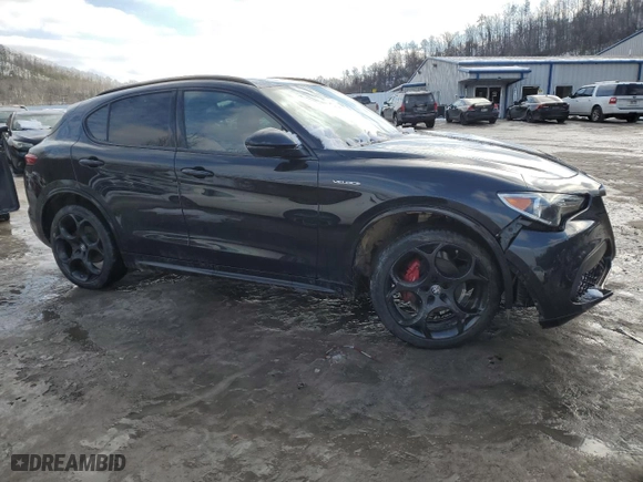 2022 Alfa Romeo Stelvio Ti with VIN ZASPAKBN2N7D49215, listed as a Copart auction lot 41387125 with 23,817 mi miles and Salvage Title. Bid and sale history available at carsss.com. Image 4.
