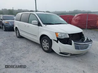 2013 Chrysler Town & Country Touring z VIN 2C4RC1BG0DR526039, wystawiony jako IAAI lot #42049531 z przebiegiem 398 653 mil mil oraz . Historia ofert i sprzedaży dostępna na DreamBid. Obrazek 1.