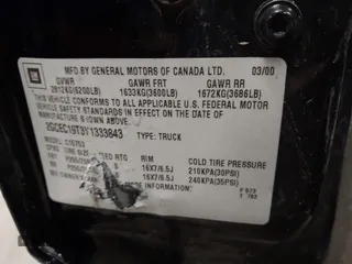 2000 Chevrolet Silverado 1500 LS with VIN 2GCEC19T3Y1333843, listed as a IAAI auction lot 41721344 with 1 mi miles. Bid and sale history available at carsss.com. Image 9.