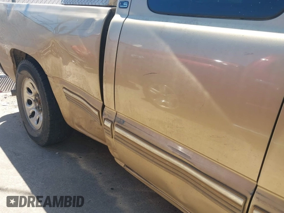 2000 Chevrolet Silverado 1500 LS with VIN 2GCEC19T5Y1361501, listed as a IAAI auction lot 41799553 with 432,231 mi miles and . Bid and sale history available at DreamBid. Image 13.