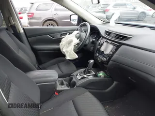 2018 Nissan Rogue SV z VIN KNMAT2MV4JP617844, wystawiony jako IAAI lot #42142365 z przebiegiem 54 001 mil mil oraz . Historia ofert i sprzedaży dostępna na DreamBid. Obrazek 5.
