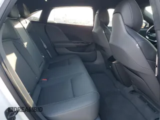 2024 Lucid Air Pure z VIN 50EA1PGA5RA001365, wystawiony jako Copart lot #42654165 z przebiegiem 8878 mil mil oraz Szkody całkowita. Historia ofert i sprzedaży dostępna na DreamBid. Obrazek 10.