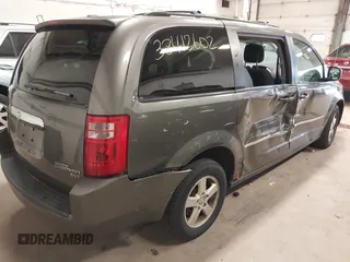 2010 Dodge Grand Caravan SXT z VIN 2D4RN5D14AR416488, wystawiony jako IAAI lot #38412602 z przebiegiem 136 997 mil mil oraz . Historia ofert i sprzedaży dostępna na DreamBid. Obrazek 4.