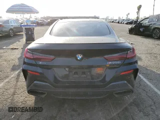 2019 BMW 8 Series M850i xDrive z VIN WBABC4C55KBU95900, wystawiony jako Copart lot #89306305 z przebiegiem Nie podano mil oraz Tytuł czysty. Historia ofert i sprzedaży dostępna na DreamBid. Obrazek 6.
