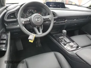 2025 Mazda CX-30 S Carbon Edition z VIN 3MVDMBCM9SM802108, wystawiony jako Copart lot #51937335 z przebiegiem 1 960 mil mil oraz Szkoda całkowita • Salvage title. Historia ofert i sprzedaży dostępna na DreamBid. Obrazek 8.