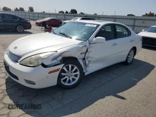 2002 Lexus ES 300 with VIN JTHBF30G425014770, listed as a Copart auction lot 59775525 with 157,935 mi miles and Salvage title. Bid and sale history available at DreamBid. Image 1.