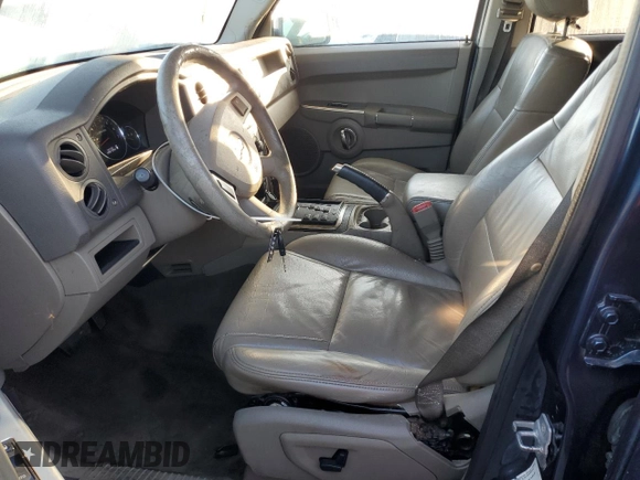 2010 Jeep Commander Sport z VIN 1J4RH4GK9AC122462, wystawiony jako Copart lot #85060484 z przebiegiem 178 901 mil mil oraz Szkoda całkowita • Salvage title. Historia ofert i sprzedaży dostępna na DreamBid. Obrazek 7.
