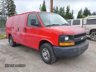2008 Chevrolet City Express Cargo z VIN 1GCHG35KX81226174, wystawiony jako IAAI lot #42270598 z przebiegiem 208 054 mil mil oraz . Historia ofert i sprzedaży dostępna na DreamBid. Obrazek 1.
