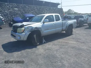 2006 Toyota Tacoma with VIN 5TEUU42N46Z286272, listed as a IAAI auction lot 41518642 with 243,142 mi miles. Bid and sale history available at carsss.com. Image 2.