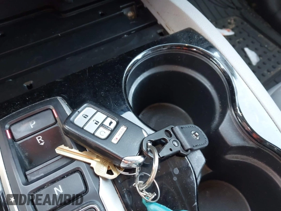 2016 Honda Pilot Elite with VIN 5FNYF6H01GB050555, listed as a IAAI auction lot 41670197 with 140,000 mi miles. Bid and sale history available at carsss.com. Image 11.
