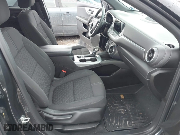 2021 Chevrolet Blazer LT z VIN 3GNKBHR48MS547322, wystawiony jako IAAI lot #41329653 z przebiegiem 82 867 mil mil oraz . Historia ofert i sprzedaży dostępna na DreamBid. Obrazek 5.