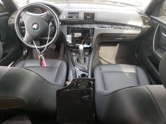 2008 BMW 1 Series 135i z VIN WBAUN93508VK39798, wystawiony jako Copart lot #51617375 z przebiegiem 120 065 mil mil oraz Szkody całkowita. Historia ofert i sprzedaży dostępna na DreamBid. Obrazek 8.