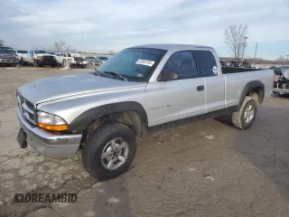 2002 Dodge Dakota z VIN 1B7GG42X22S511194, wystawiony jako Copart lot #42983195 z przebiegiem 131 808 mil mil oraz Szkoda całkowita • Salvage title. Historia ofert i sprzedaży dostępna na DreamBid. Obrazek 1.