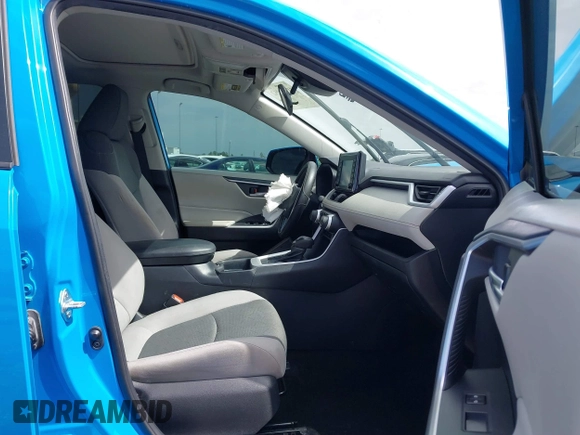 2021 Toyota RAV4 XLE with VIN 2T3W1RFV3MW164777, listed as a IAAI auction lot 41708032 with 76,854 mi miles. Bid and sale history available at carsss.com. Image 5.