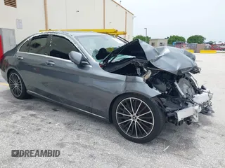 2021 Mercedes-Benz C 300 z VIN W1KWF8DB6MR650672, wystawiony jako IAAI lot #36714899 z przebiegiem 26 568 mil mil oraz . Historia ofert i sprzedaży dostępna na DreamBid. Obrazek 1.