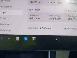 2021 Tesla Model Y Standard Range z VIN 5YJYGDED6MF107711, wystawiony jako IAAI lot #41794384 z przebiegiem 86 934 mil mil oraz . Historia ofert i sprzedaży dostępna na DreamBid. Obrazek 15.