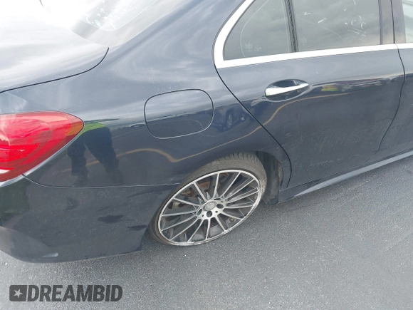 2015 Mercedes-Benz C 300 Luxury z VIN 55SWF4KB0FU003066, wystawiony jako IAAI lot #42477050 z przebiegiem 93 119 mil mil oraz . Historia ofert i sprzedaży dostępna na DreamBid. Obrazek 17.