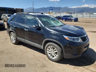2014 Kia Sorento LX z VIN 5XYKT4A74EG461352, wystawiony jako Copart lot #53847275 z przebiegiem 100 700 mil mil oraz Szkoda całkowita • Salvage title. Historia ofert i sprzedaży dostępna na DreamBid. Obrazek 4.