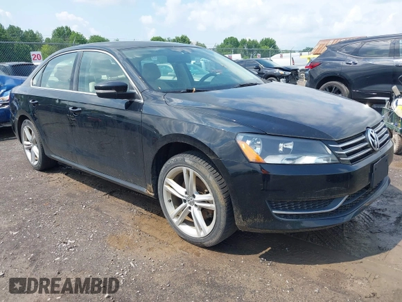 2014 Volkswagen Passat SE z VIN 1VWBT7A38EC039956, wystawiony jako IAAI lot #42479286 z przebiegiem 157 579 mil mil oraz . Historia ofert i sprzedaży dostępna na DreamBid. Obrazek 1.