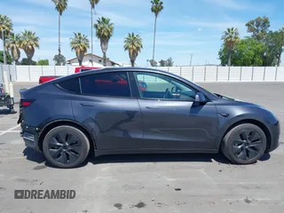 2024 Tesla Model Y с VIN 7SAYGDED2RF102144, выставлен на аукционе IAAI как лот 42278757 с пробегом 25 787 миль миль и . История ставок и продаж доступна на DreamBid. Изображение 14.