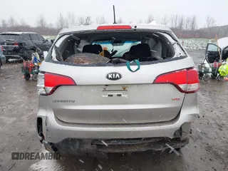 2015 Kia Sorento LX with VIN 5XYKT4A65FG595831, listed as a IAAI auction lot 42032576 with 160,000 mi miles and . Bid and sale history available at carsss.com. Image 16.