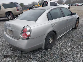 2005 Nissan Altima 2.5 S with VIN 1N4AL11D25C213465, listed as a IAAI auction lot 41563332 with 305,688 mi miles. Bid and sale history available at carsss.com. Image 4.