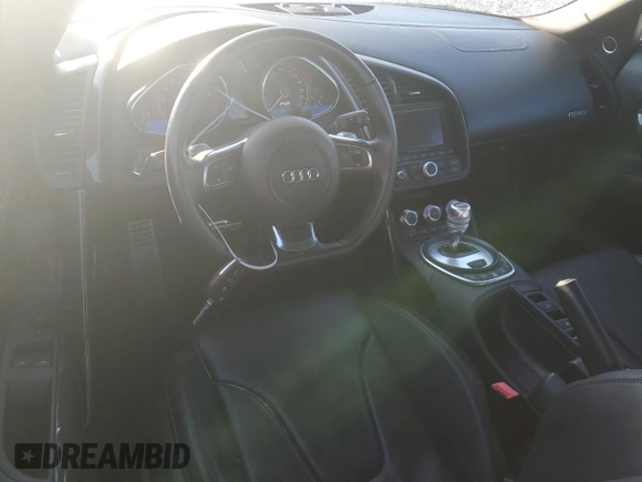 2011 Audi R8 z VIN WUAVNAFG5BN000537, wystawiony jako Copart lot #79313334 z przebiegiem Nie podano mil oraz Szkody całkowita. Historia ofert i sprzedaży dostępna na DreamBid. Obrazek 8.