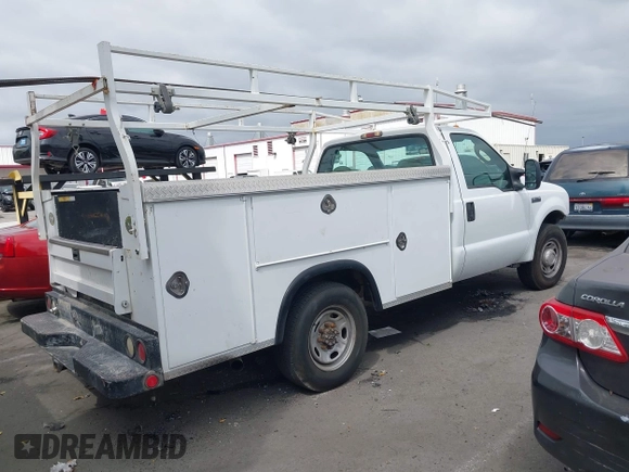 2007 Ford F-350 XL with VIN 1FDSF34517EA59162, listed as a IAAI auction lot 42078537 with 145,794 mi miles and . Bid and sale history available at DreamBid. Image 4.