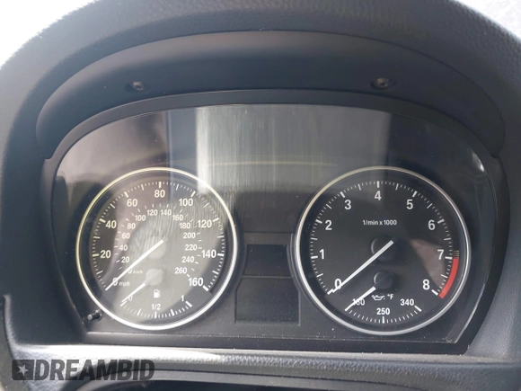 2011 BMW 3 Series 328i z VIN WBADW7C56BE544585, wystawiony jako IAAI lot #42233106 z przebiegiem Nie podano mil oraz . Historia ofert i sprzedaży dostępna na DreamBid. Obrazek 7.