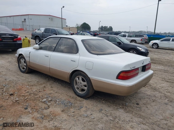 1996 Lexus ES 300 with VIN JT8BF12G6T0148230, listed as a IAAI auction lot 38985805 with 296,043 mi miles. Bid and sale history available at carsss.com. Image 3.