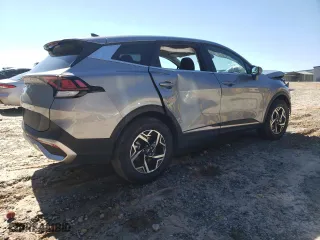2025 Kia Sportage LX with VIN KNDPU3DF8S7340252, listed as a Copart auction lot 45231295 with 3,325 mi miles and Salvage Title. Bid and sale history available at carsss.com. Image 3.