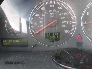 2004 Volvo S60 с VIN YV1RS61T242361425, выставлен на аукционе IAAI как лот 41987136 с пробегом 221 533 миль миль и . История ставок и продаж доступна на DreamBid. Изображение 7.