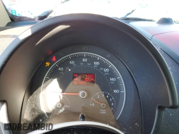 2008 Volkswagen Beetle SE with VIN 3VWRF31Y28M416018, listed as a Copart auction lot 88209925 with 90,529 mi miles and Salvage title. Bid and sale history available at DreamBid. Image 9.