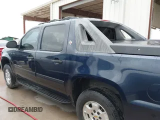 2009 Chevrolet Avalanche LTZ z VIN 3GNEC120X9G196285, wystawiony jako IAAI lot #42330652 z przebiegiem 255 085 mil mil oraz . Historia ofert i sprzedaży dostępna na DreamBid. Obrazek 14.