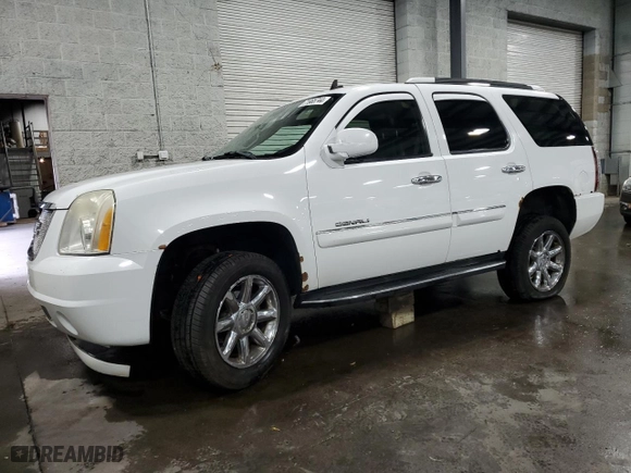 2007 GMC Yukon Denali with VIN 1GKFK63827J252365, listed as a Copart auction lot 71965744 with 177,332 mi miles and Salvage Title. Bid and sale history available at carsss.com. Image 1.