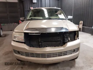 2007 Lincoln Navigator с VIN 5LMFU28587LJ15408, выставлен на аукционе IAAI как лот 41978829 с пробегом 220 032 миль миль и . История ставок и продаж доступна на DreamBid. Изображение 6.